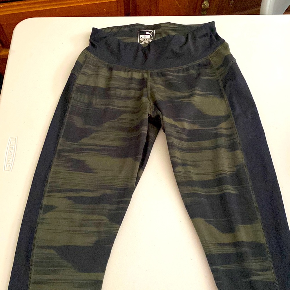 Tight camo leggings